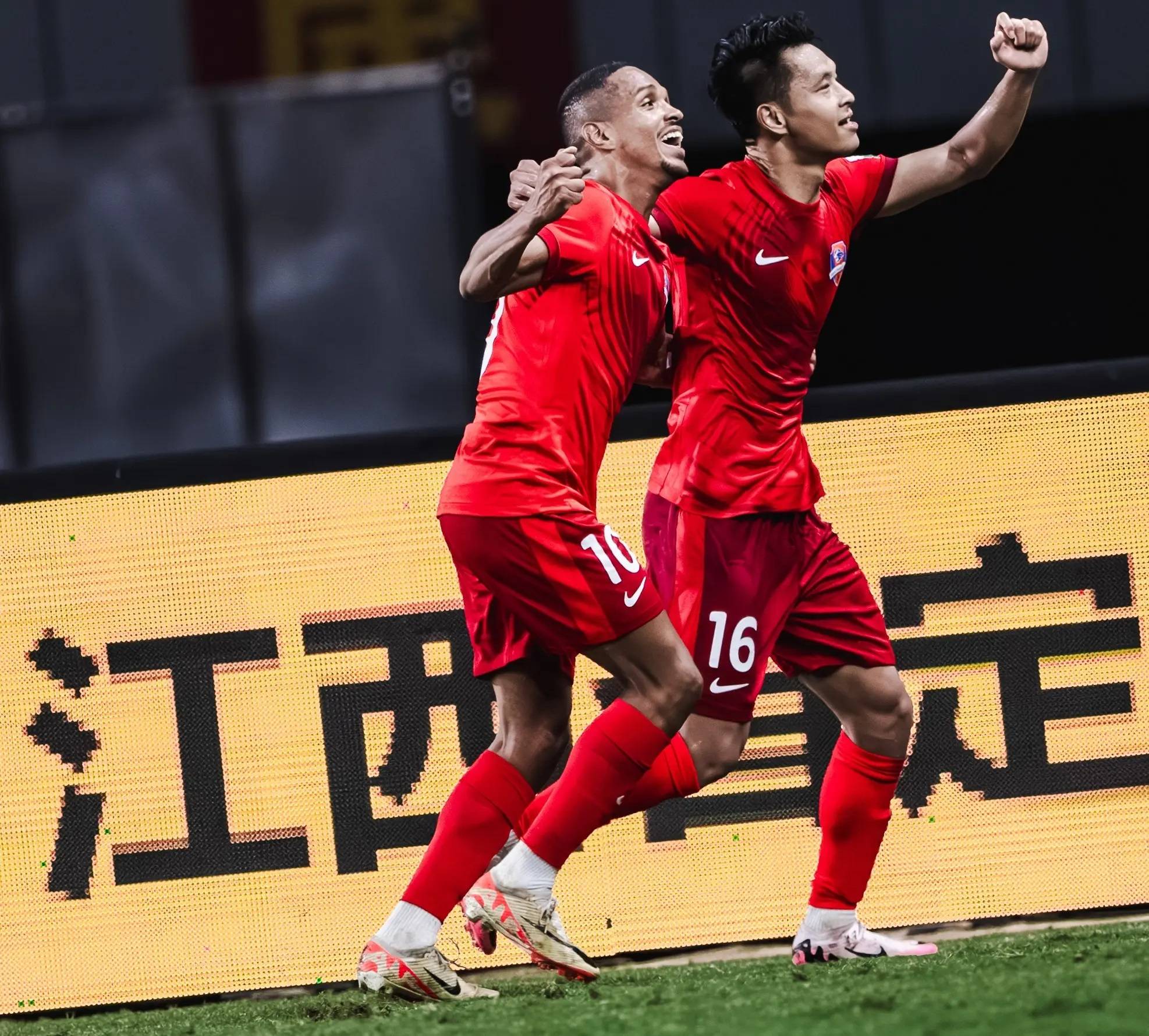 关于欧联赛程吃紧；北京国安赛前回应争议；压力陡增；训练强度明显提升的信息lol赛事直播